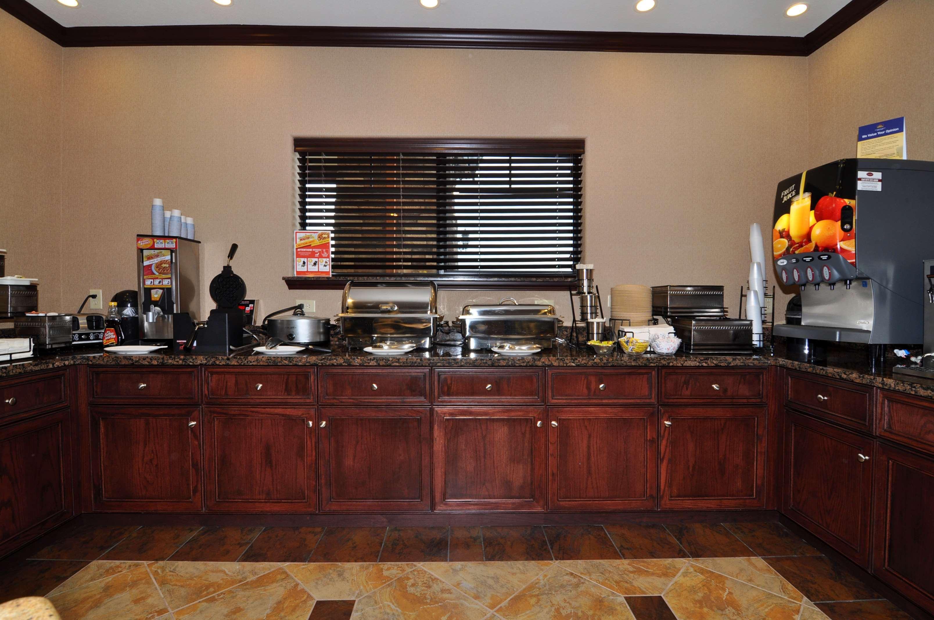 Best Western Plus Royal Mountain Inn & Suites Athens Restoran gambar