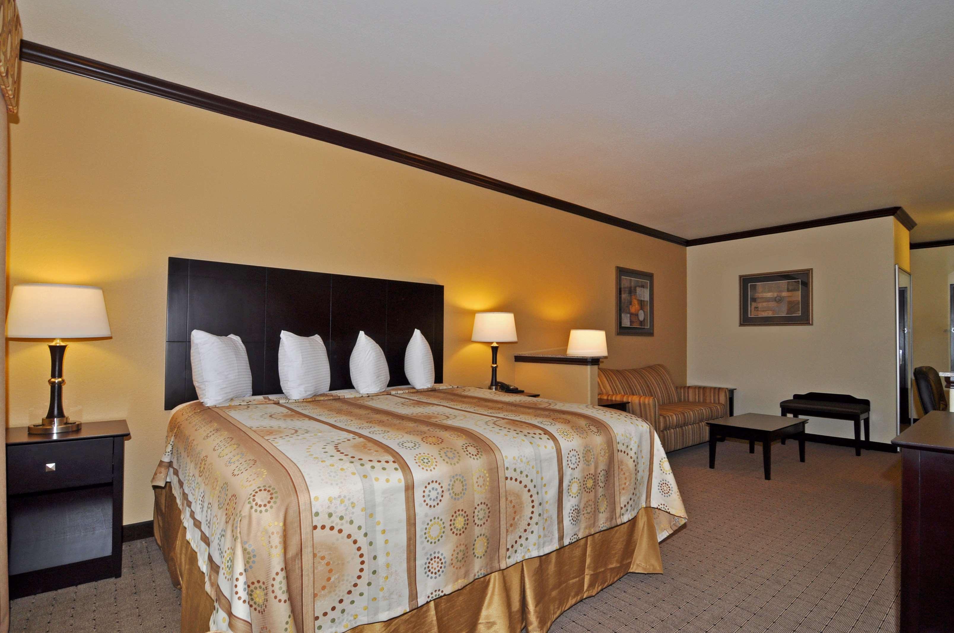 Best Western Plus Royal Mountain Inn & Suites Athens Bilik gambar